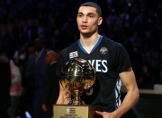 熊猫体育-辽宁队鏖战热火，布克成为关键先生