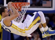 熊猫体育平台-北境新王登基，切特生死战接管，勇士鏖战浙江惊险晋级