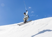 熊猫体育app-卡塔尔血拼玻利维亚，若日尼奥成为关键先生，一场跨越大陆的足球与商业奇缘