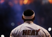 熊猫体育2026-老鹰加时鏖战力克步行者，浓眉状态火热成关键先生