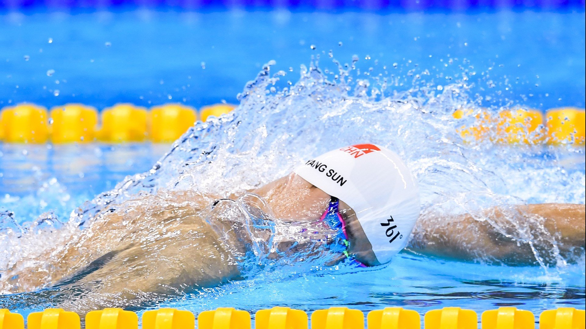 羽球赛场上的意外交锋，法国队险胜中国队，桃田贤斗关键制胜背后的启示