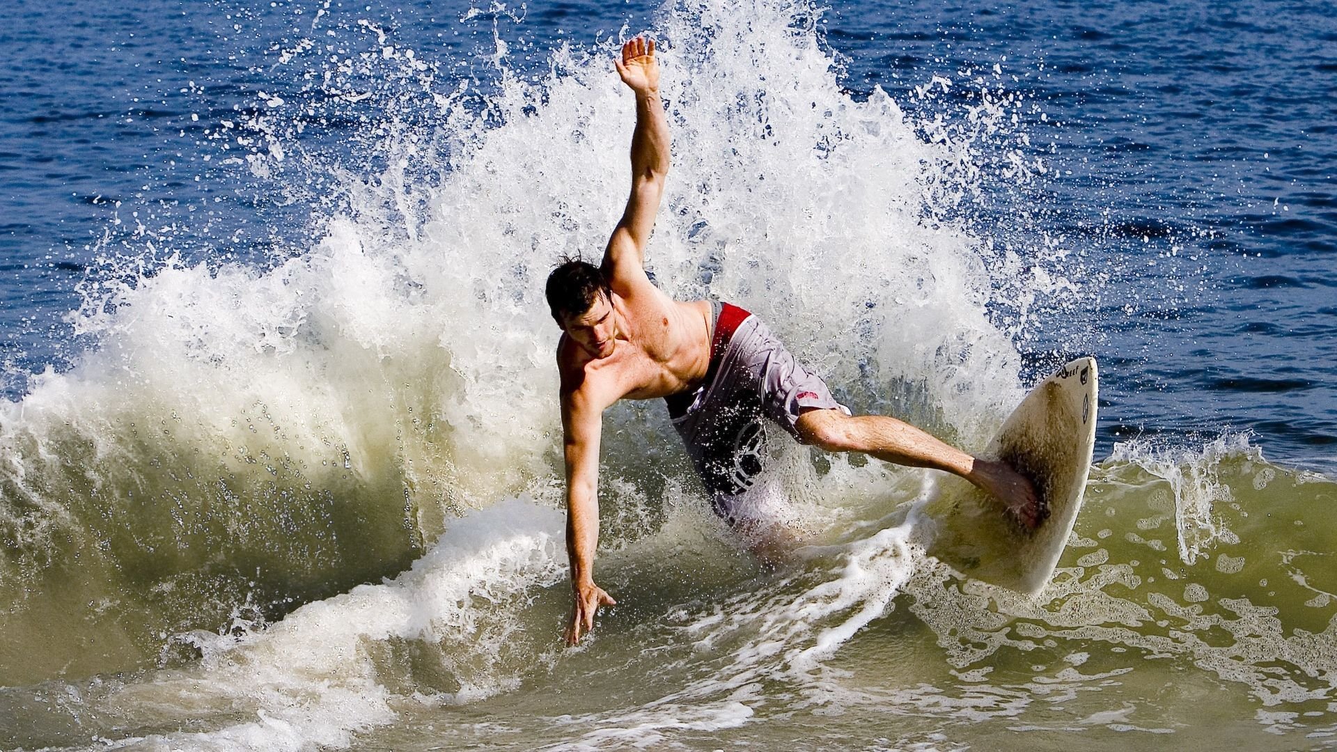 赛道与雪原，当F1年度争冠焦点战在澳大利亚遇上挪威精神